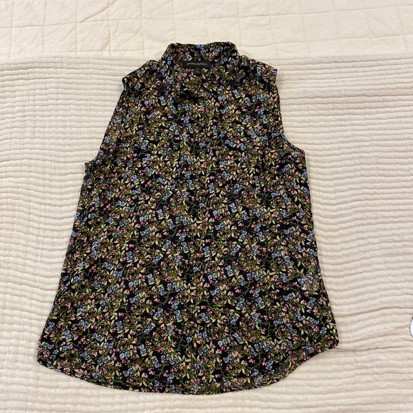 Banana Republic Floral Sleeveless Button Down - Picture 3 of 7